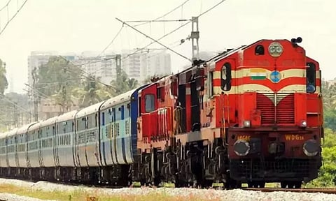 சென்னை கடற்கரை-எழும்பூர் 4-வது பாதை: பெருங்குடி-கடலூருக்கு இடையே புதிய ரெயில் பாதை அமைப்பு - தெற்கு ரெயில்வே டெண்டர் கோரியது