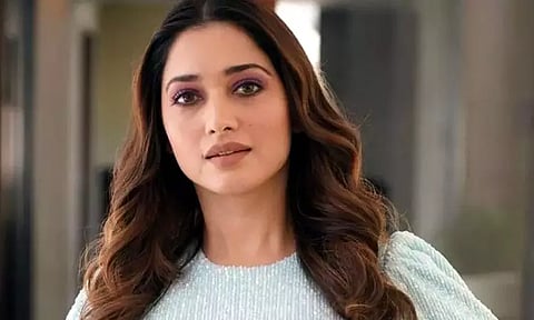 கவர்ச்சியில் எல்லை மீறிய தமன்னா