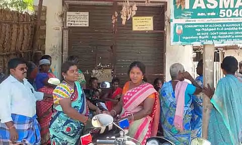 டாஸ்மாக் கடையை மூடக்கோரி பொதுமக்கள் போராட்டம்