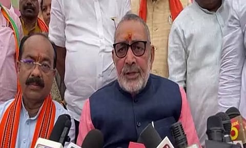 'கோட்சே இந்தியாவின் மதிப்புமிகு புதல்வன்' - மத்திய மந்திரி கிரிராஜ் சிங் கருத்து