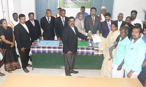 சிறப்பு மக்கள் நீதிமன்றத்தில் 150 வழக்குகளுக்கு தீர்வு