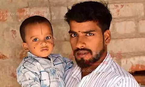 கட்டிலில் இருந்து விழுந்து குழந்தை சாவு; துக்கம் தாங்காமல் தந்தை தற்கொலை