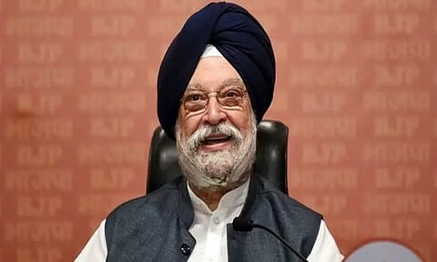 சர்வதேச சந்தையில் கச்சா எண்ணெய் விலை சரிவு; இந்தியாவில் பெட்ரோல், டீசல் விலை குறைப்பா? மத்திய மந்திரி விளக்கம்