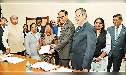 மாநிலம் முழுவதும் நடந்த 'லோக் அதாலத்'தில் 3 ஆயிரத்து 949 வழக்குகள் முடிவுக்கு வந்தன - சட்டப்பணி ஆணைக்குழு நீதிபதி தகவல்