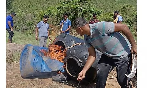 2,200 லிட்டர் சாராய ஊறல் அழிப்பு