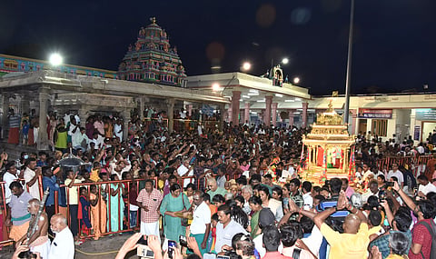 பழனி முருகன் கோவிலில் குவிந்த பக்தர்கள்