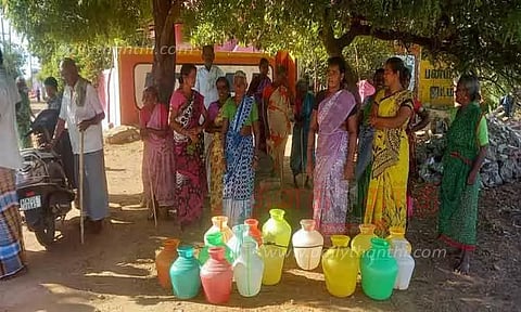 குடிநீர் கேட்டு பெண்கள் சாலை மறியல்