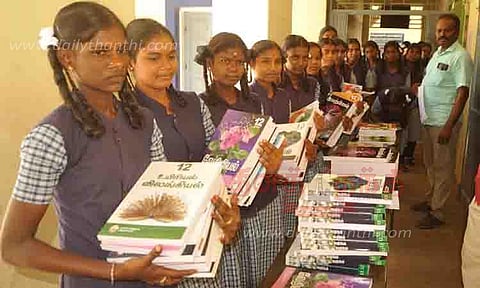 கோடை விடுமுறை முடிந்து பள்ளிகள் திறப்பு