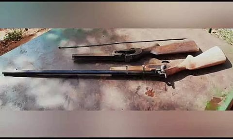 சத்தியமங்கலம் வனப்பகுதியில் நாட்டு துப்பாக்கியுடன் சுற்றி திரிந்தவர் கைது