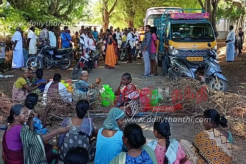 அரூர் அருகே குடிநீர் பிரச்சினைக்கு தீர்வு கோரி கிராம மக்கள் சாலை மறியல் போராட்டம்
