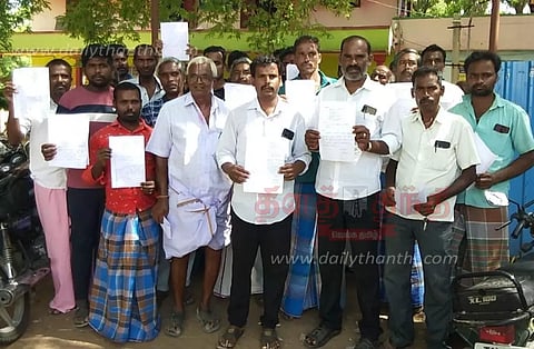 பாப்பாரப்பட்டியில் மின்வாரிய அலுவலகத்தை பூட்டிய கிராம மக்கள்; வீட்டு இணைப்புக்கு ரூ.18,700 வரை கணக்கீடு செய்ததால் ஆவேசம்