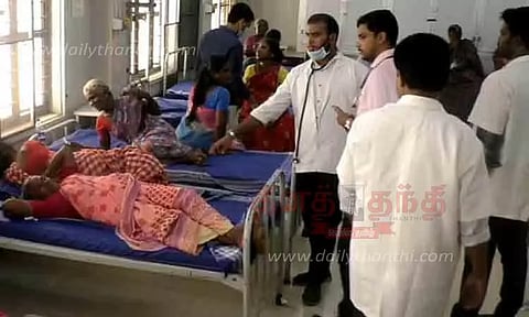 100 நாள் வேலைத்திட்ட பணி பெண்கள்- தேனீக்கள் கொட்டி காயம்