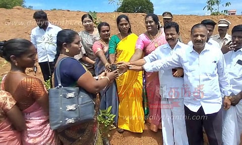 மரக்கன்றுகள் நடும் விழா