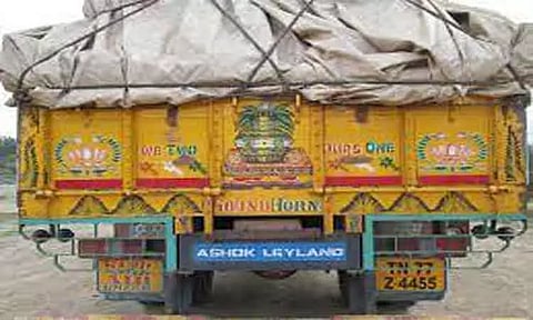 கோபி அருகே கற்களை கடத்த முயன்ற லாரி பறிமுதல்