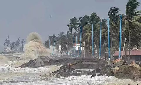 பிபோர்ஜோய் புயல் எதிரொலி: குஜராத்தில் 50 ஆயிரம் பேர் பாதுகாப்பான இடங்களுக்கு மாற்றம்