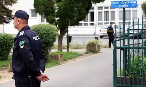 போஸ்னியாவில் தொடக்கப் பள்ளி ஆசிரியர் மீது துப்பாக்கிச்சூடு - 13 வயது சிறுவன் கைது