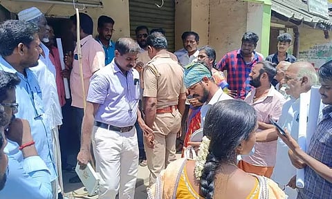 சாலை விரிவாக்க பணியை பொதுமக்கள் தடுத்து நிறுத்தியதால் பரபரப்பு