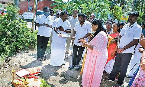 ஆதனூர் ஊராட்சியில் ரூ.2½ கோடியில் சாலை அமைக்கும் பணி