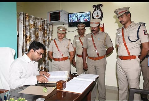 நாலாட்டின்புத்தூர் போலீஸ் நிலையத்தில் கலெக்டர் செந்தில்ராஜ் திடீர் ஆய்வு