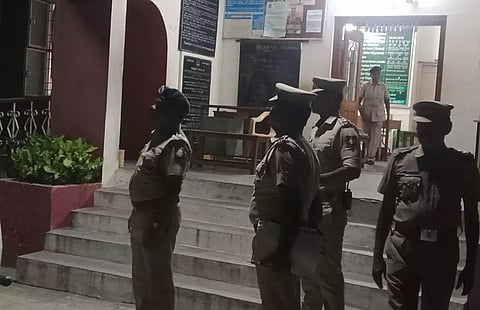 போலீஸ் நிலையத்தில் டி.ஐ.ஜி. ஆய்வு