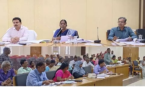 சான்றிதழ் வழங்கும் பணிகளை விரைந்து முடிக்க வேண்டும்