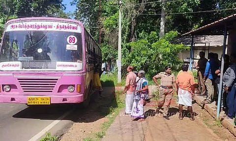 ஓடும் பஸ்சில் பெண்ணிடம் 2¾ பவுன் நகை, ரூ.20 ஆயிரம் அபேஸ்