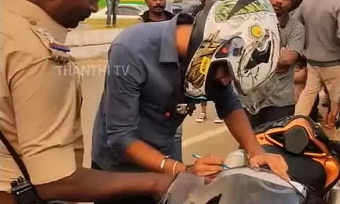 பைக்கில் அதிவேகமாக சென்ற டி.டி.எஃப். வாசன் - அபராதம் விதித்த போலீசார்