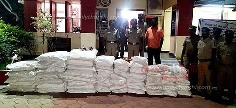 மூட்டை, மூட்டையாக குட்கா பொருட்கள் பறிமுதல்