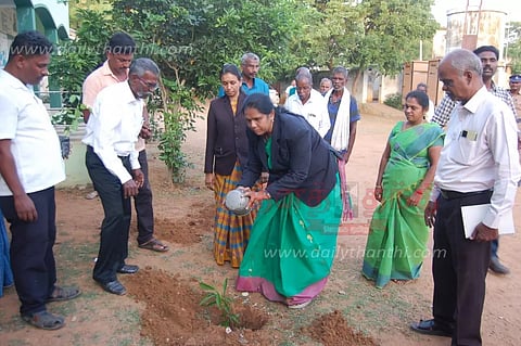 மரக்கன்றுகள் நடும் நிகழ்ச்சி