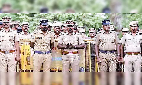 காவல்துறையில் பணி