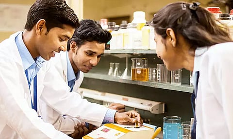 சுகாதாரத்துறையில் வேலை