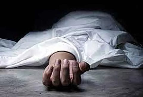 புதுக்கடை அருகே தொழிலாளி தூக்குப்போட்டு தற்கொலை