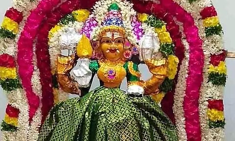 அம்மன் கோவில்களில் சிறப்பு அபிஷேகம்