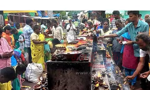 சமயபுரம் மாரியம்மன் கோவிலில் குவிந்த பக்தர்கள்