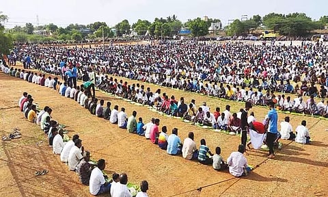 மதுரை கோவில் திருவிழாவில் 100 ஆடுகளை பலியிட்டு 10 ஆயிரம் ஆண்களுக்கு கறி விருந்து