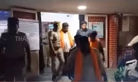 பிரதமருக்கு எதிராக கருத்து... காமெடி நடிகரின் காலை உடைத்த பாஜகவினர்