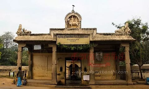 பாகூர் மூலநாதர் கோவில் பந்தக்கால் நடும் நிகழ்ச்சி எளிமையாக நடந்தது