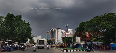 வானில் திரண்ட கருமேகம்