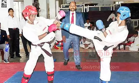 மாவட்ட அளவிலான கராத்தே போட்டி