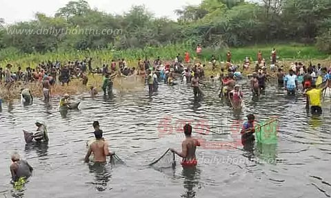 அரணாரை ஏரியில் மீன் பிடி திருவிழா