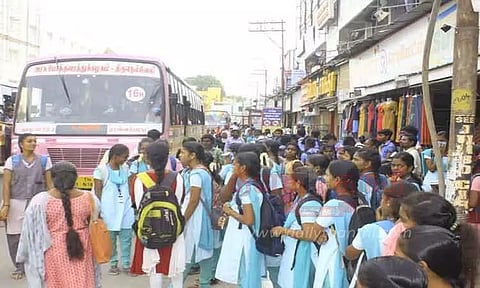 நெல்லை சந்திப்பு பஸ் நிலையம் வழியாக டவுன் பஸ்கள் இயக்கப்பட்டன; பயணிகள் மகிழ்ச்சி