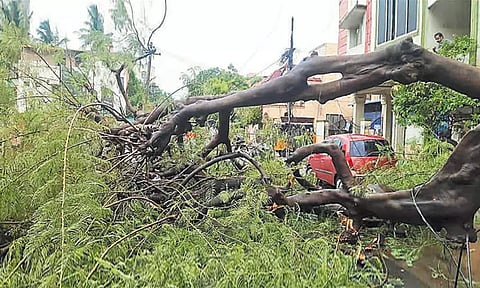 சென்னை புறநகர் பகுதிகளில் பலத்த மழையால் வீடுகளுக்குள் மழைநீர் புகுந்ததால் பொதுமக்கள் அவதி