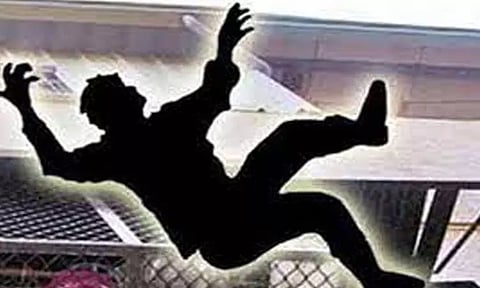 திருவள்ளூர் அருகே முதல் மாடியில் இருந்து தவறி விழுந்த வட மாநில தொழிலாளி பலி