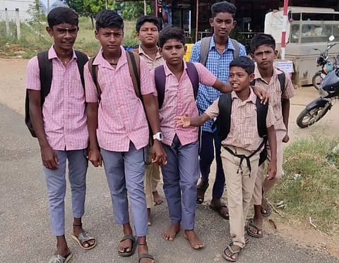 பள்ளிக்கூடங்களில் சீருடை திட்டம் முறையாக செயல்படுகிறதா?; பெற்றோர், ஆசிரியர்கள் கருத்து