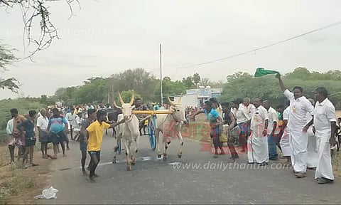 சீறிப்பாய்ந்த மாட்டு வண்டிகள்