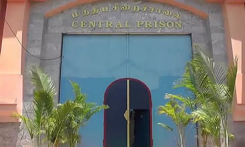 ஆயுள் தண்டனை கைதிகள் 9 பேரை விடுவிக்க முடிவு