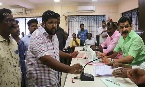 பாளையங்கால்வாயில் கழிவுநீர் கலப்பதை தடுக்க வேண்டும்; மேயரிடம், தன்னார்வலர்கள் மனு