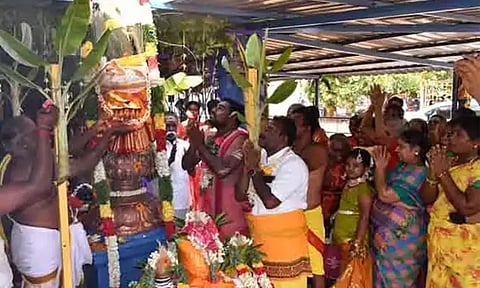 காளியம்மன் கோவில் பூச்சொரிதல் விழா கொடியேற்றம்