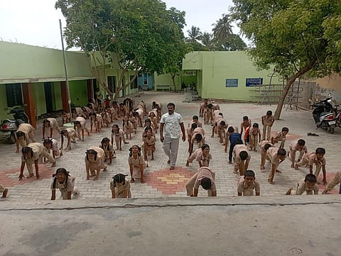 ஆத்தூர் பள்ளிகளில் யோகா தினம்:மாணவ, மாணவியர் யோகாசன பயிற்சி