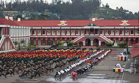 ராணுவ வீரர்கள் யோகா பயிற்சி